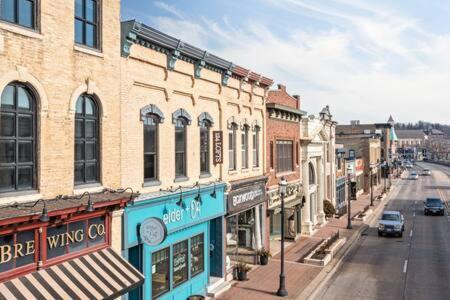 Hip Urban Loft-Small Town Charm-124 Lofts #2 West Dundee Buitenkant foto