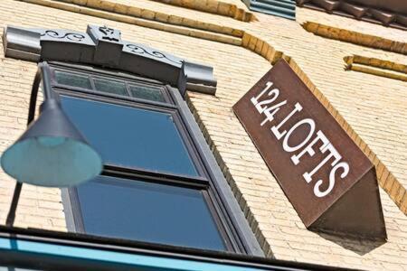 Hip Urban Loft-Small Town Charm-124 Lofts #2 West Dundee Buitenkant foto