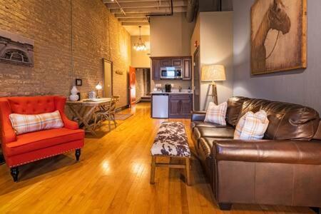 Hip Urban Loft-Small Town Charm-124 Lofts #2 West Dundee Buitenkant foto