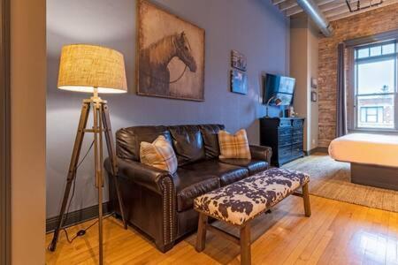Hip Urban Loft-Small Town Charm-124 Lofts #2 West Dundee Buitenkant foto